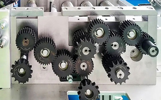 欧博abg官网全自动口罩生产流水线局部实拍图片