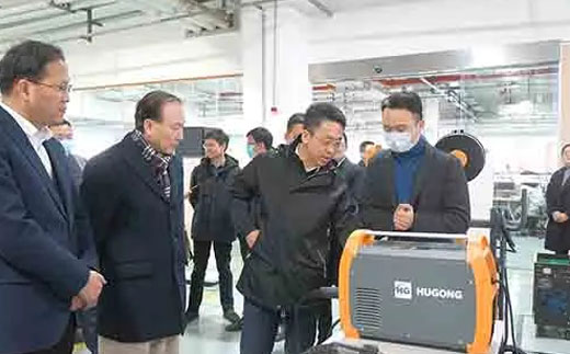 南昌市委常委、副市长王万征一行莅临上；；；；；Ｅ凡゛bg官网集团总部考察